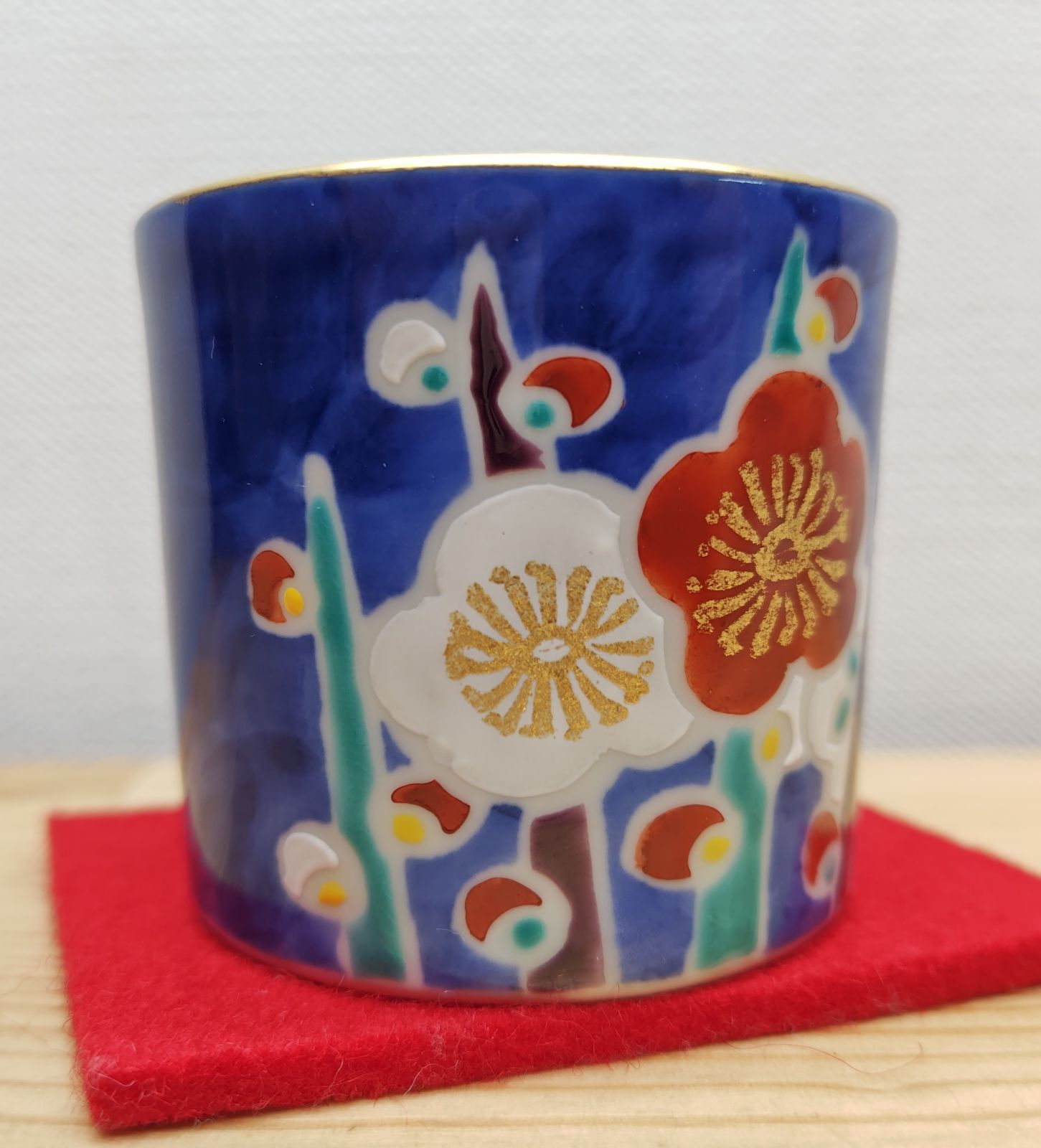 送料込【逢絢亭・新品】茶道具 蓋置 京焼 金襴手 兜の形 平安昭阿弥 共箱入り 逢絢亭・新品】茶道具 蓋置 京焼 色絵 槍梅の絵 平安昭阿弥 高野昭阿弥