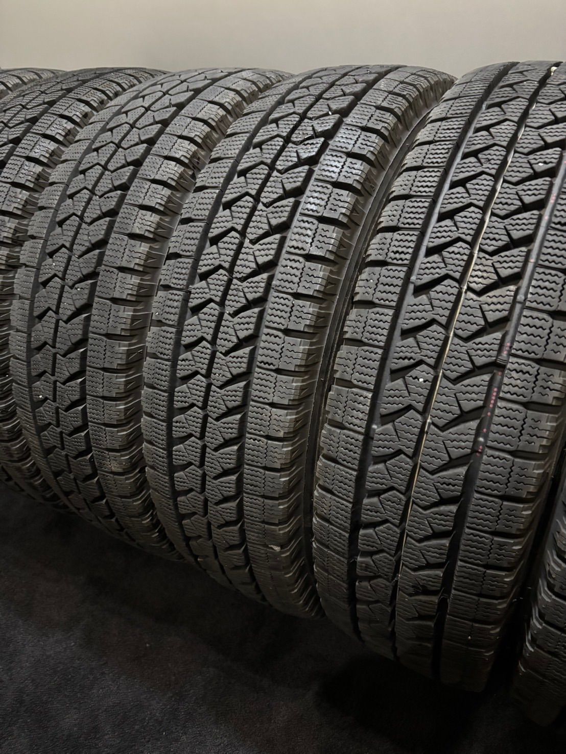 ☆205/70R17.5 115/113L LT BRIDGESTONE/W979 22年製 スタッドレス 6本 