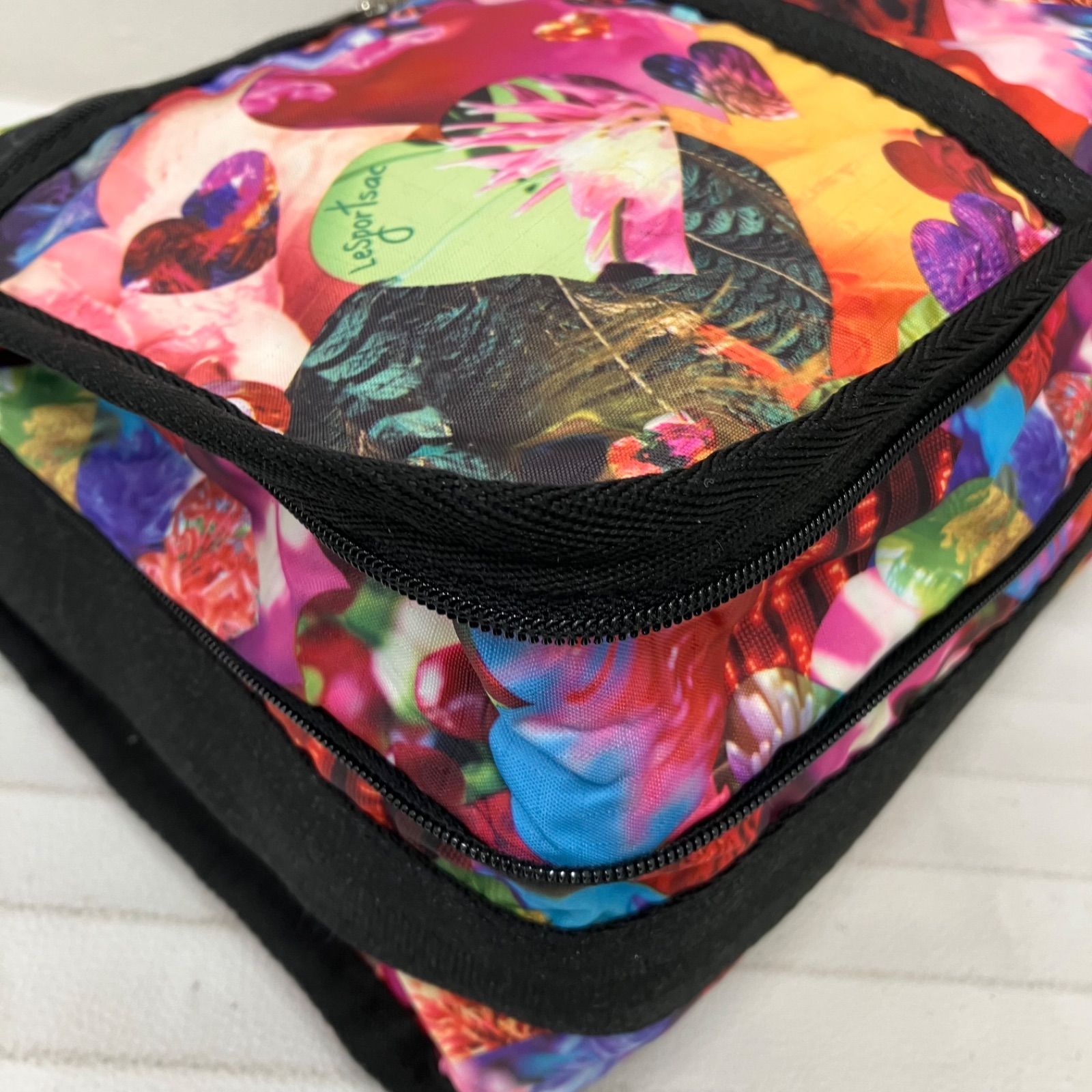 8411 LeSportsac レスポートサック ショルダーバッグ 斜めがけ 紐調節
