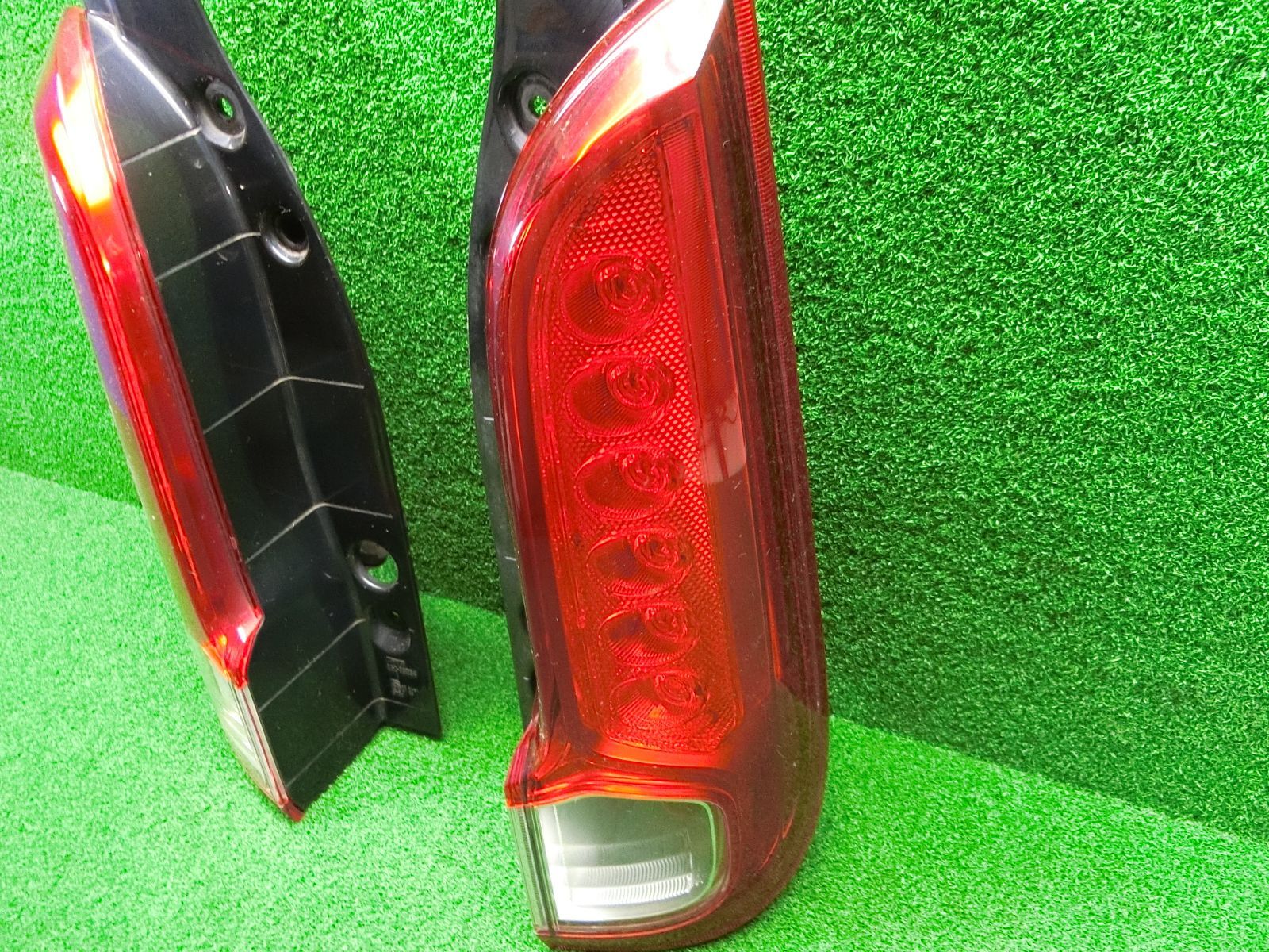 13271] 送料無料 スズキ スペーシア MK32S テールライト テールランプ