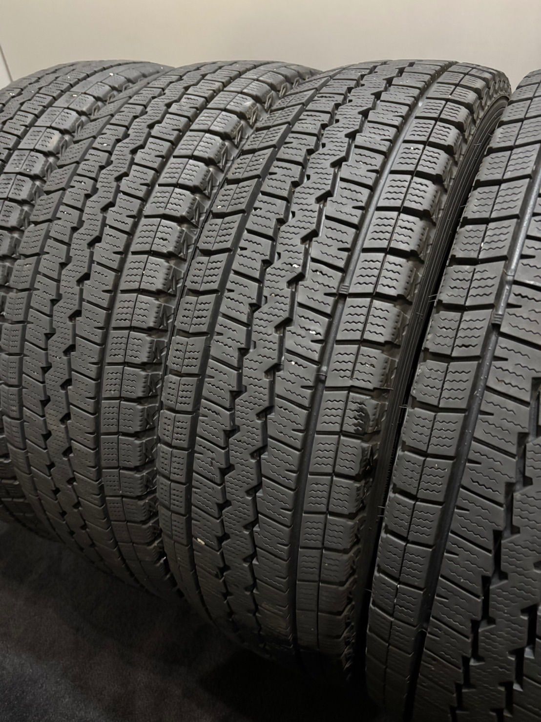 ☆195/80R15 107/105L LT DUNLOP/WINTER MAXX SV01 23年製