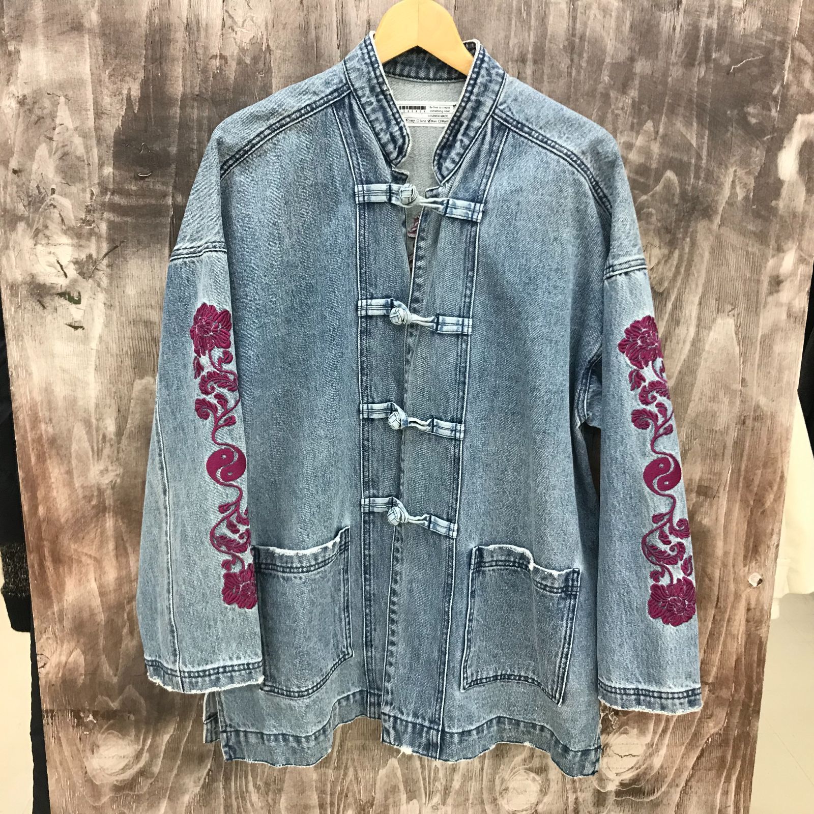 レジェンダ　チャイナ風ダメージデニムジャケット　ドラゴン刺繍　仕立済み LEGENDA レジェンダ デニムジャケット F ドラゴン 刺繍 メンズ