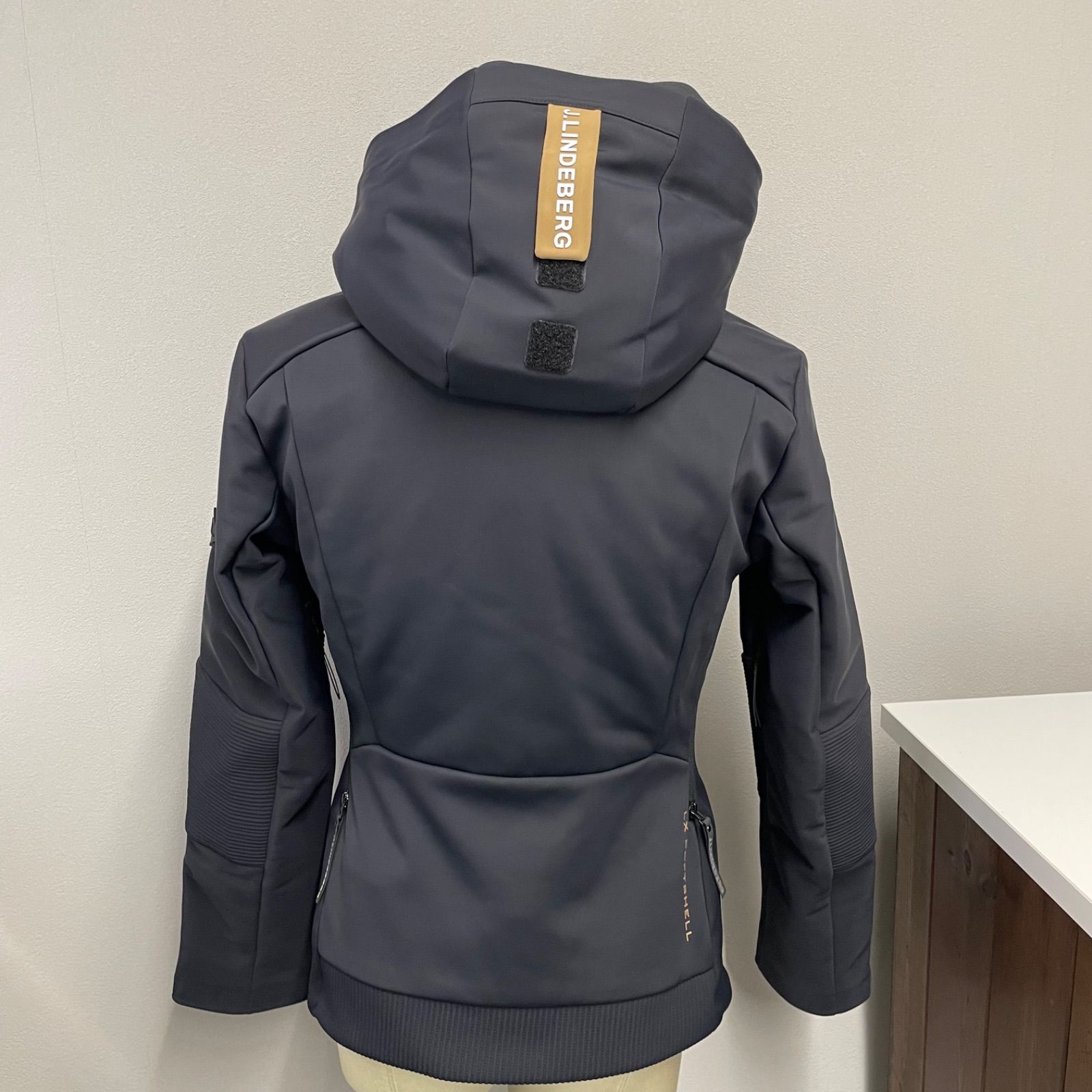 □J.LINDEBERG J.リンドバーグ スキー ウエア レディース Sサイズ 新品
