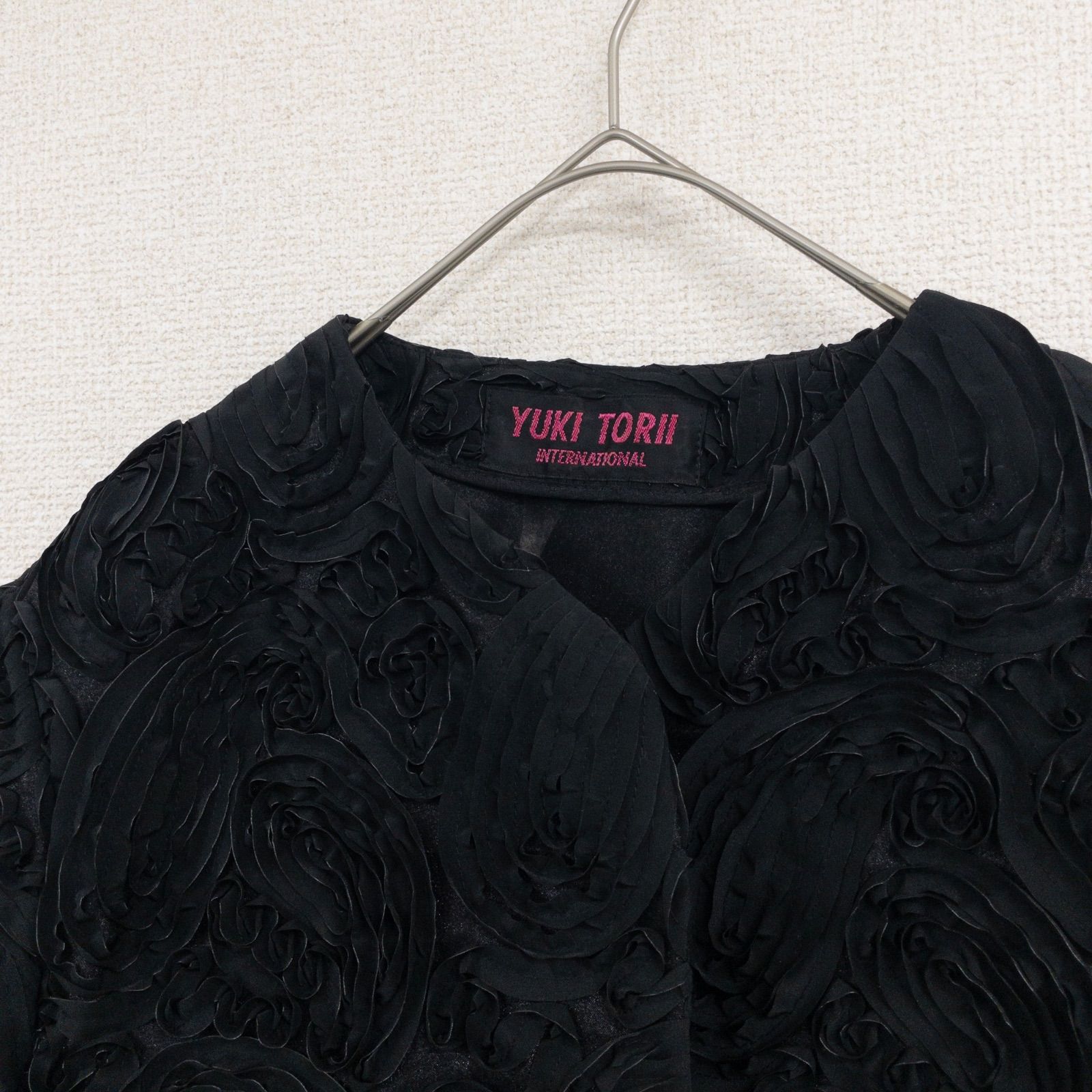 美品 yuki torii ユキトリイ 五分丈 パフスリーブ フリル ジャケット YUKI TORII ユキトリイ 立体フラワー 花柄 フリル セットアップ