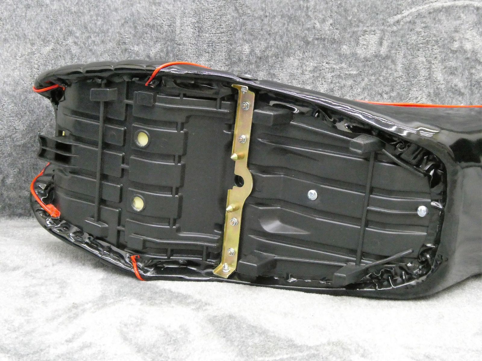 バリオス2 ZR250B 黒赤エナ60cm 三段シート/Ⅱ型 後期 補強入 ブラック 
