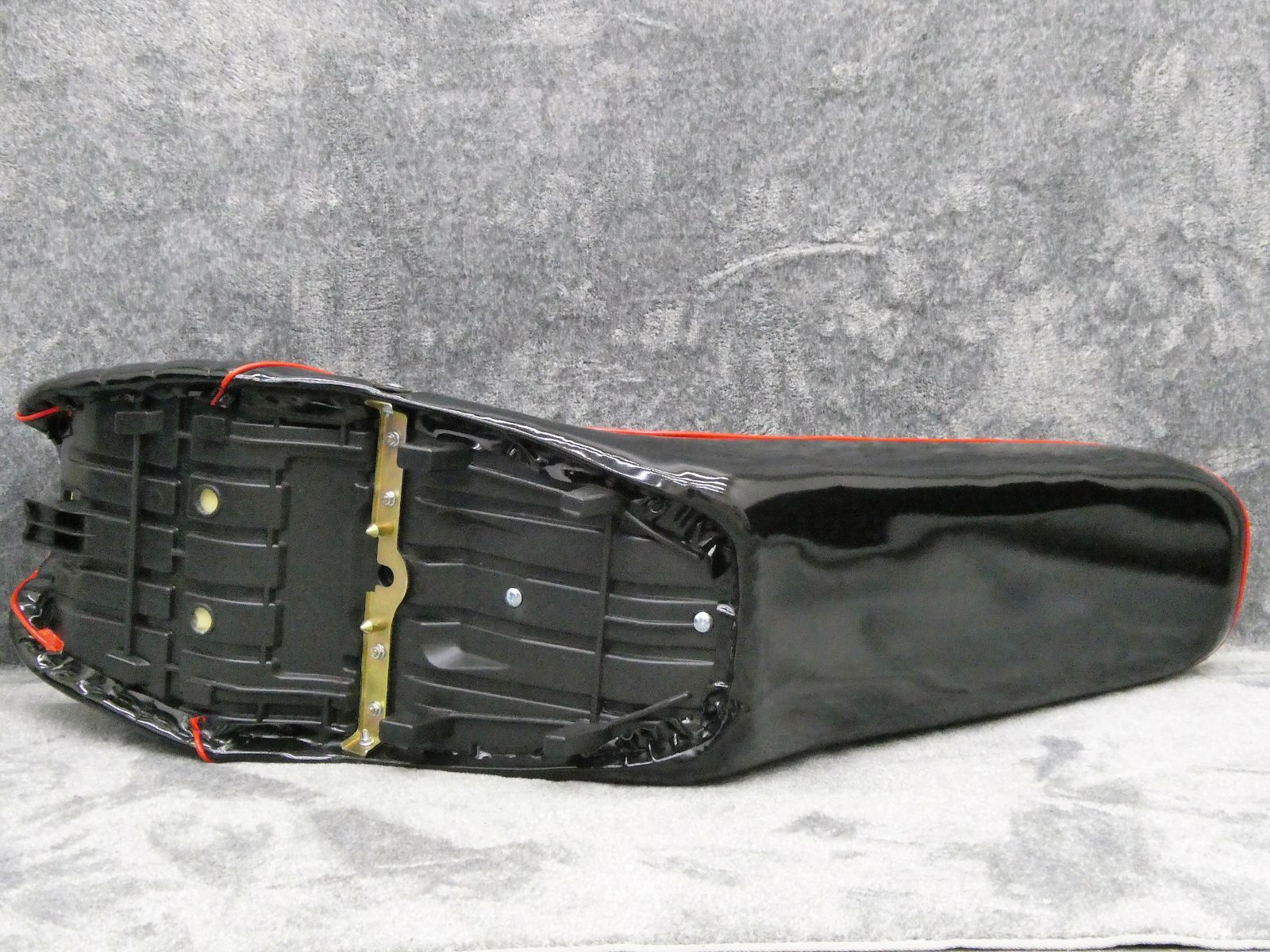 バリオス2 ZR250B 黒赤エナ60cm 三段シート/Ⅱ型 後期 補強入 ブラック 