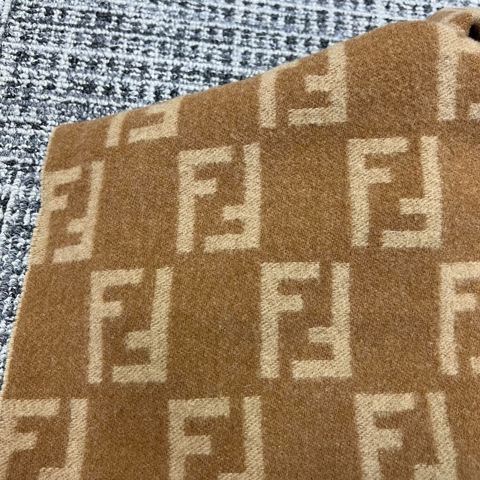 FENDI フェンディ マフラー ストール ズッカ柄 ウール ブラウン ベージュ マフラー ストール ズッカ柄 茶 黒（2022/10/12買取） - FENDI