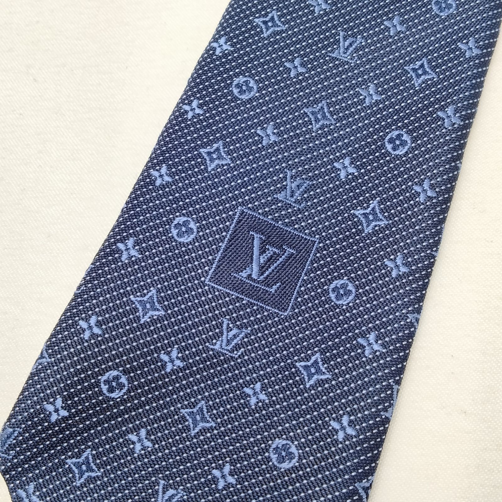 美品✨️LOUIS VUITTON✨️ ルイヴィトン M70953 クラヴァット