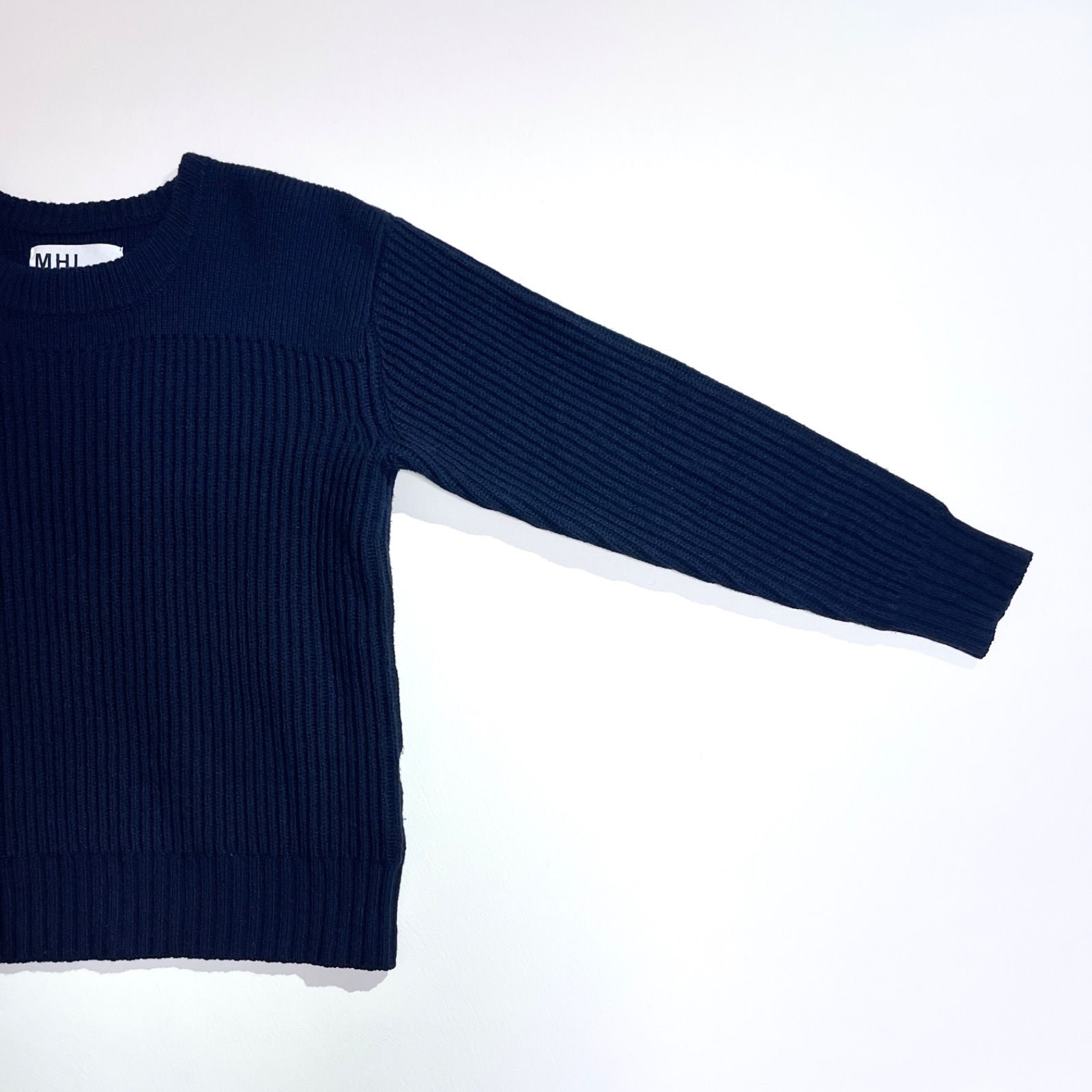 MHL.長袖ニット ネイビー MHL.（エムエイチエル）の「DRY DENSE WOOL