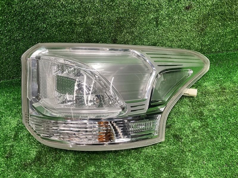 アウトランダーphev右テールランプ アウトランダー GG2W 右テールランプ・テールライト PHEV Gセーフティ