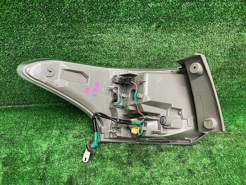 アウトランダーphev右テールランプ アウトランダー GG2W 右テールランプ・テールライト PHEV Gセーフティ