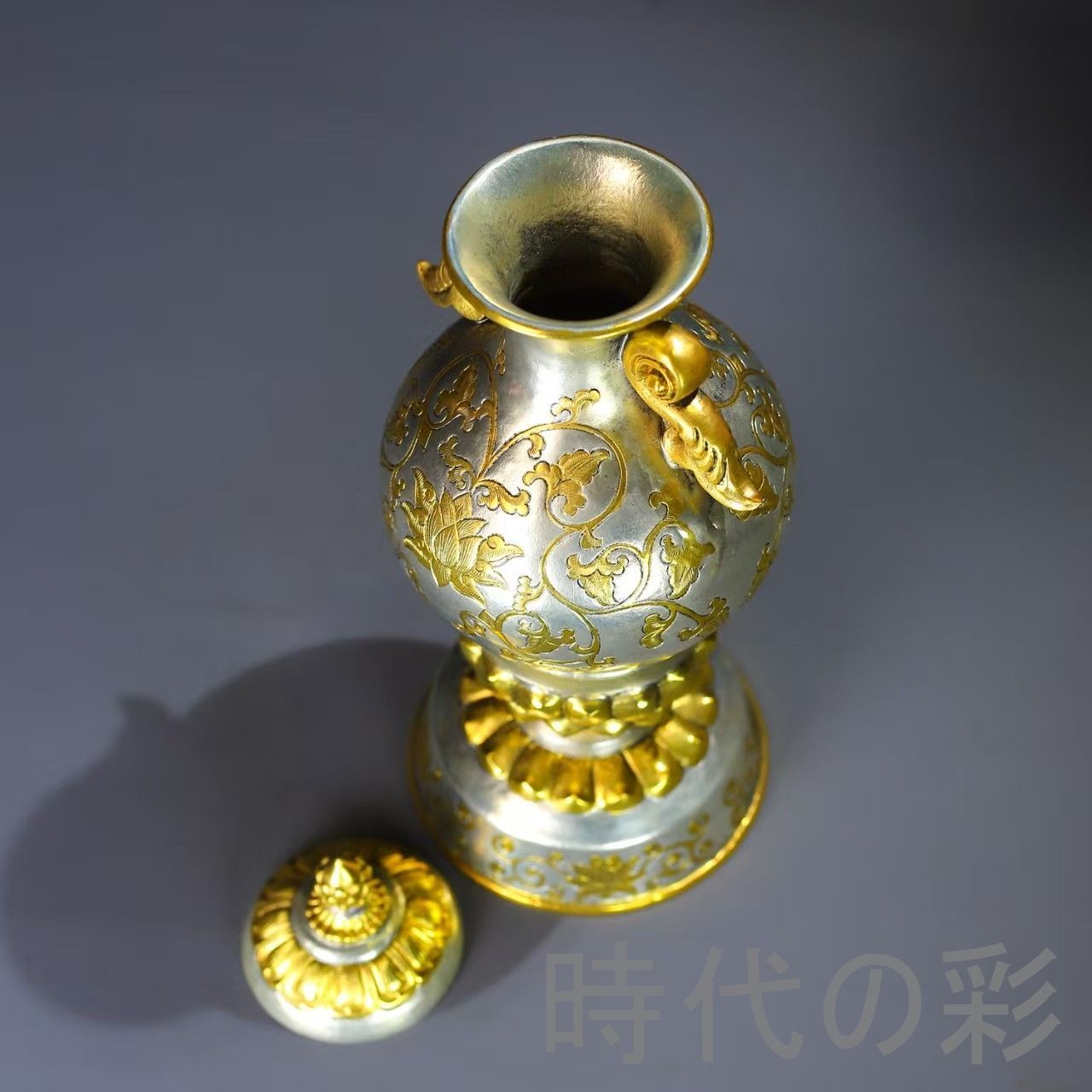 中国古美術 鍍金銅瓶 手彫り鏨刻 描金 純銅製 花器 床の間飾り 伝統
