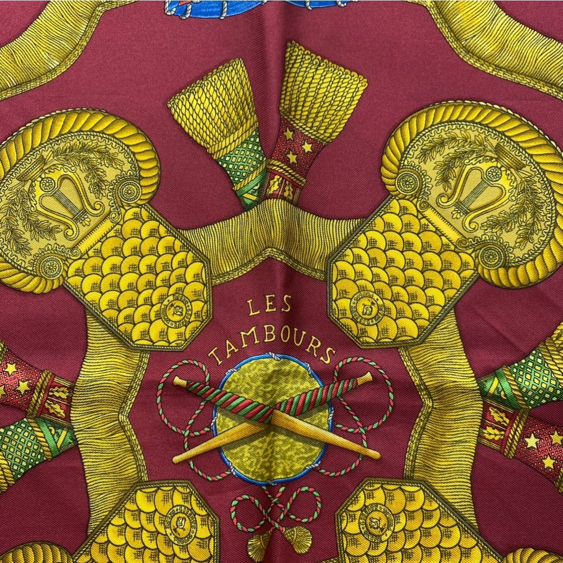 エルメス カレ90 LES TAMBOURS シルクスカーフ タンブールの太鼓 王冠