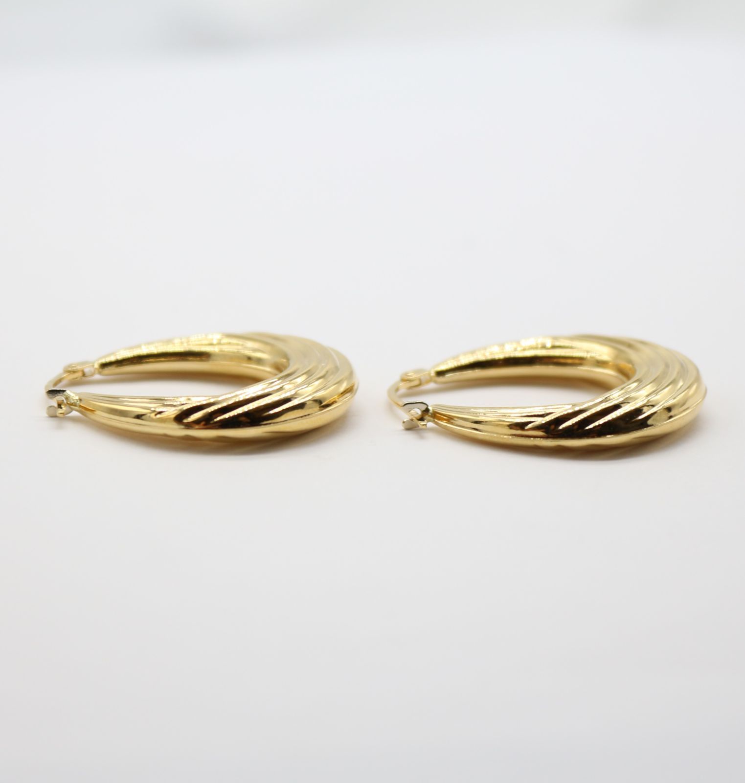 k18 ウノアエレ ピアス 750 USED - メルカリ