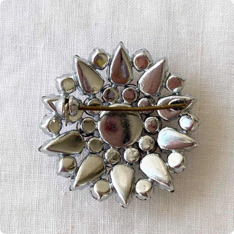 フランス ヴィンテージ 銀張りのライトストーンと黒色石のブローチ