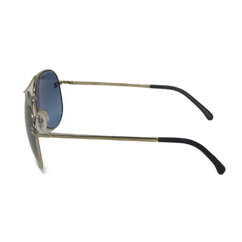 シャネル　グレー系×シルバー　ココマーク　ティアドロップ　サングラス　4189 CHANEL シャネル パイロット シェイプ CCマーク ティアドロップ チタン