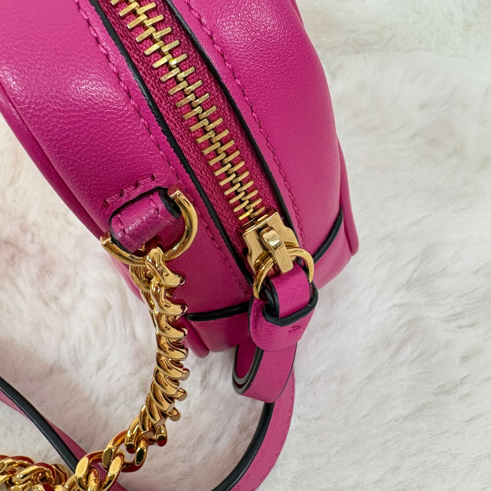 美品 VERSACE ヴェルサーチ メデューサ キルティング レザー カメラ 