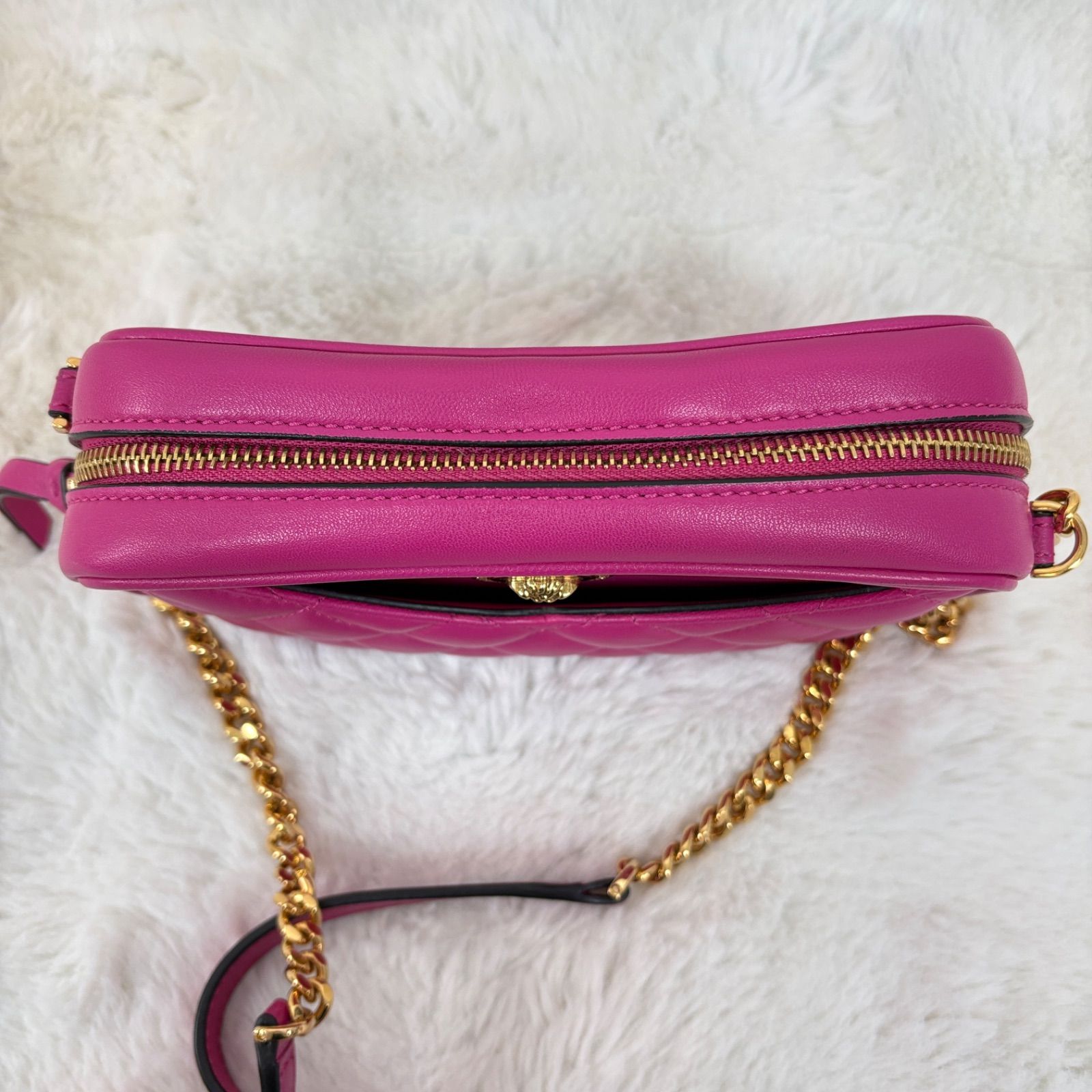 美品 VERSACE ヴェルサーチ メデューサ キルティング レザー カメラ