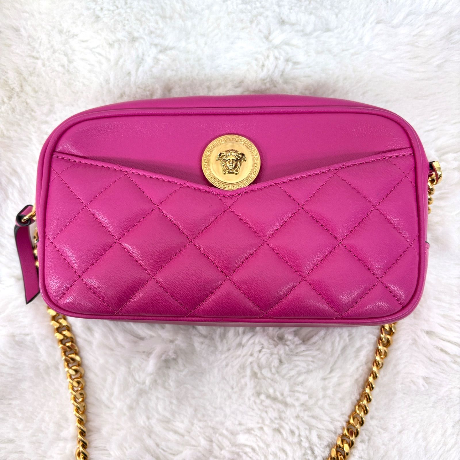 美品 VERSACE ヴェルサーチ メデューサ キルティング レザー カメラ 