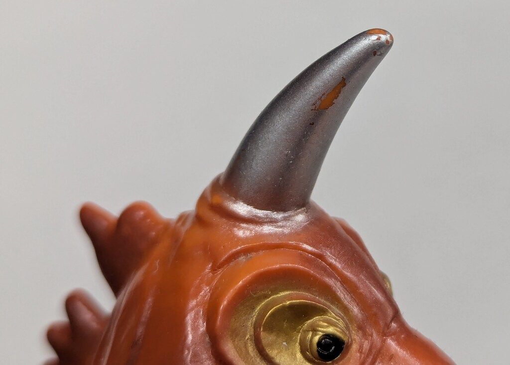 円谷コミニケーションズ 怪獣郷 レッドギラス オレンジ成型 - メルカリ