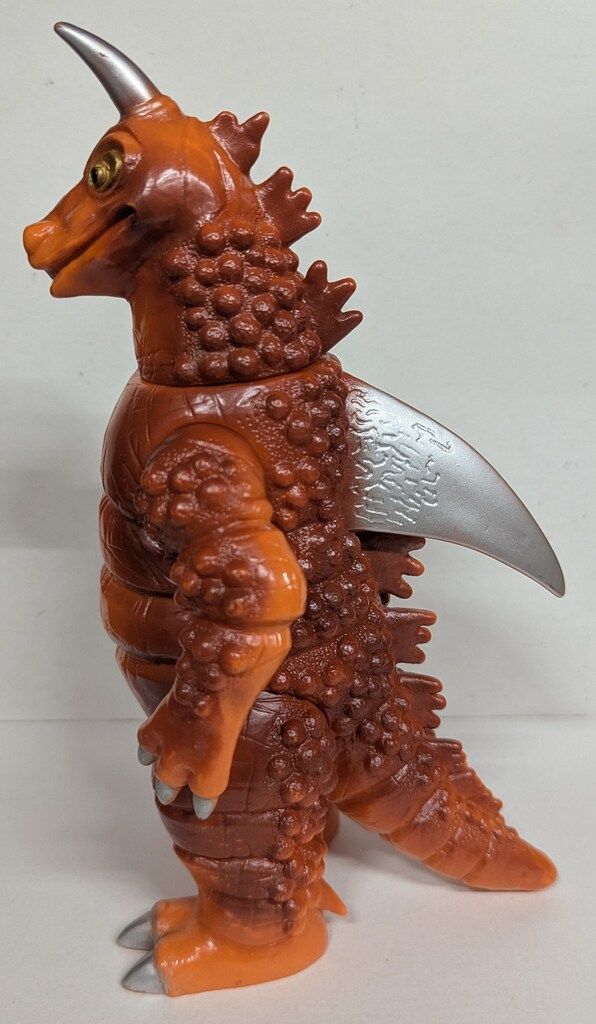 円谷コミニケーションズ 怪獣郷 レッドギラス オレンジ成型 - メルカリ