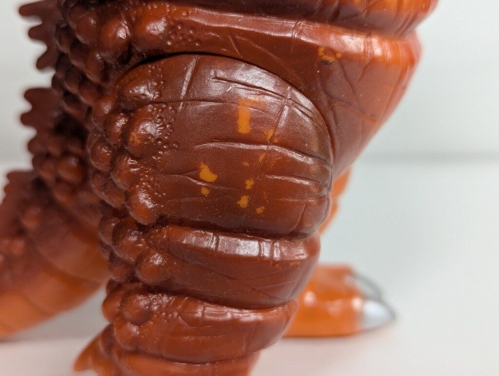 円谷コミニケーションズ 怪獣郷 レッドギラス オレンジ成型 - メルカリ