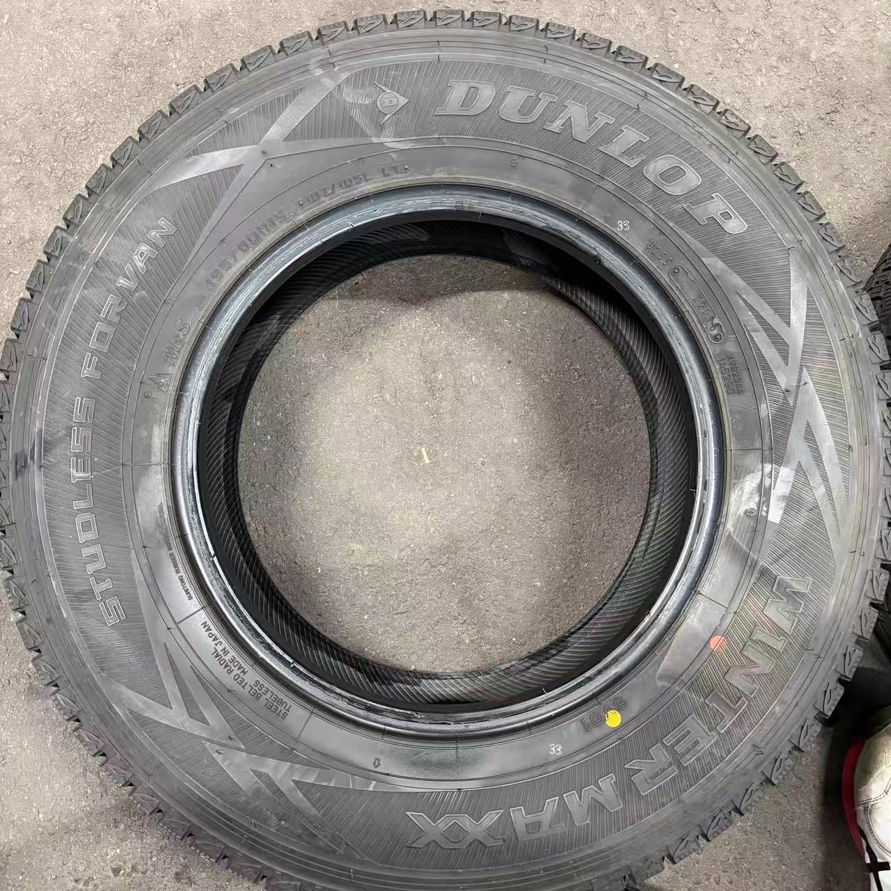 ☆中古・3営業日以内発送☆ハイエーススタットレス 16年製 DUNLOP 