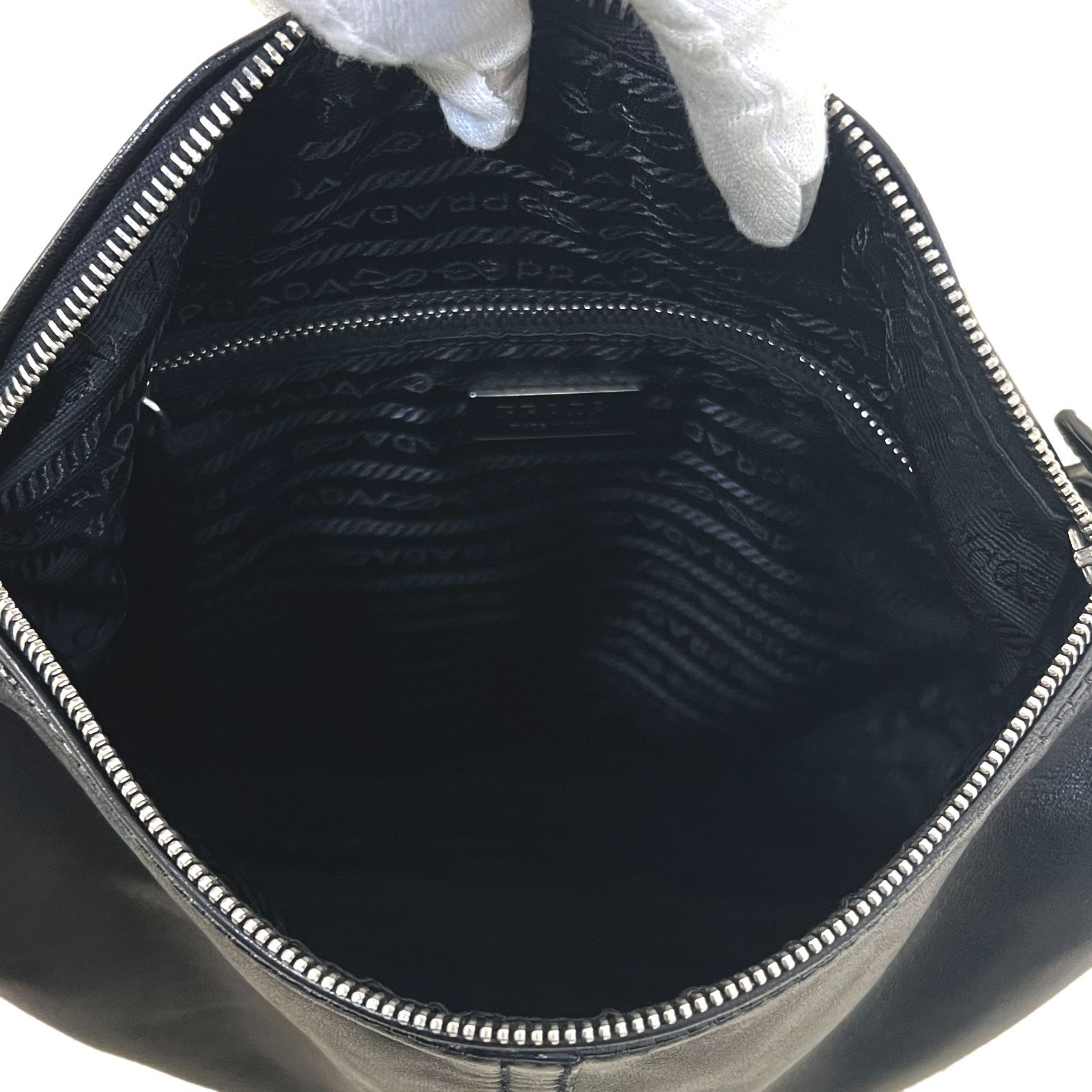 PRADA プラダ バッグ ショルダー 肩掛け レザー ワンショルダー 三角