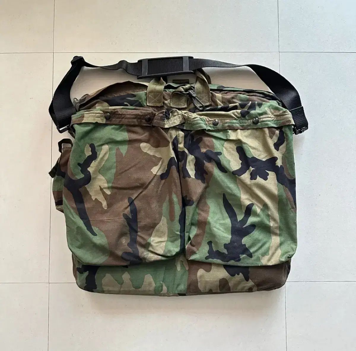 【デッドストック】 ミリタリー ヘルメットバッグ ウッドランド HGU-56/P wip-24110603_2.jpg