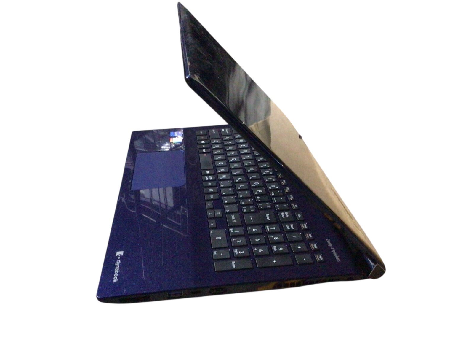 ジャンク］Dynabook/ CPU CORE i7-11th/ メモリ無し/ ストレージ無し