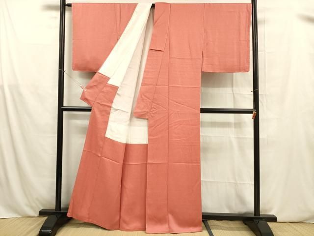 平和屋着物□上質な色無地 堅牢特殊両面染 霞地紋 甚三紅色 証紙付き