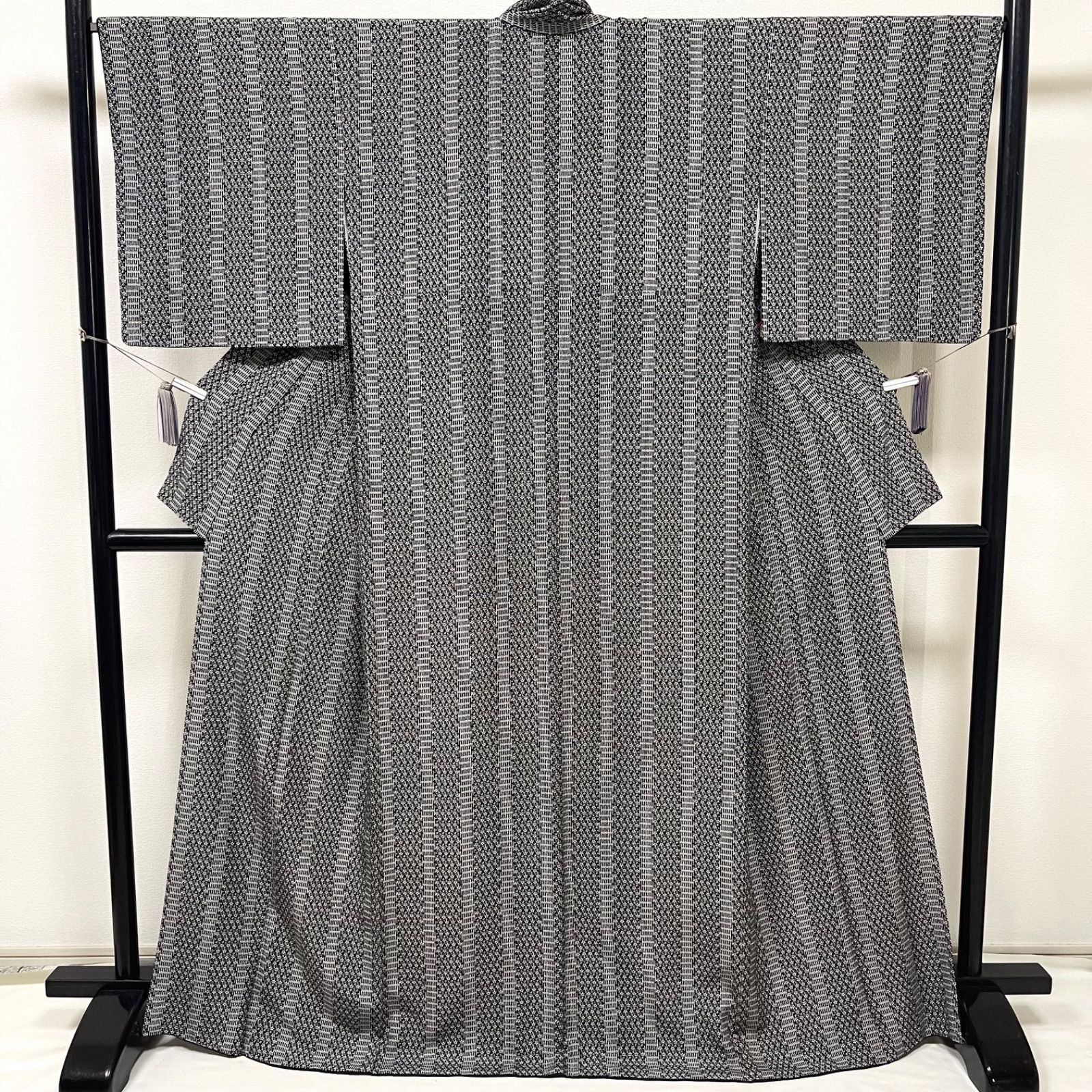 正絹　小紋　ちりめん　縞柄　袷 K−628◇◇正絹◇袷◇小紋 縞模様に花 - メルカリ