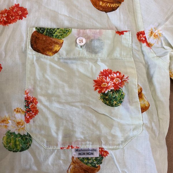 マドモアゼルノンノン 半袖リネンシャツ 総柄(夏のモチーフ