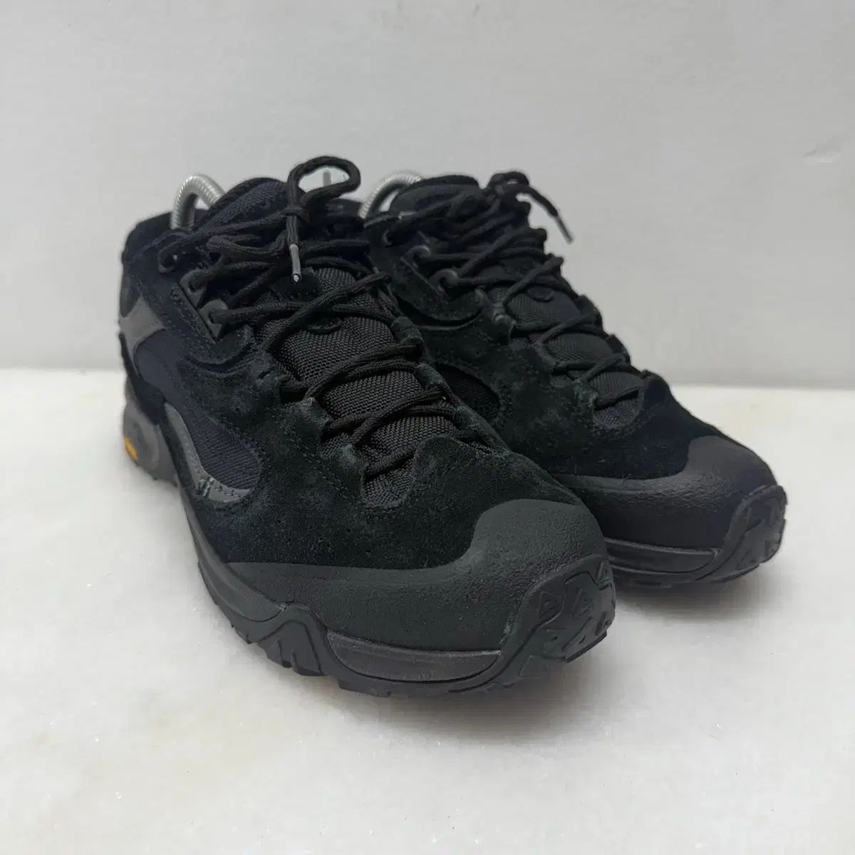 265 コーロンスポーツ トラッキングシューズ コンツアー GORE TEX ビブラムソール オールブラック