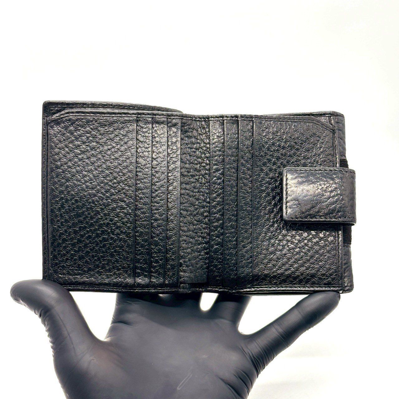 静かに語るGの品格】 GUCCI 二つ折り財布 インターロッキングG