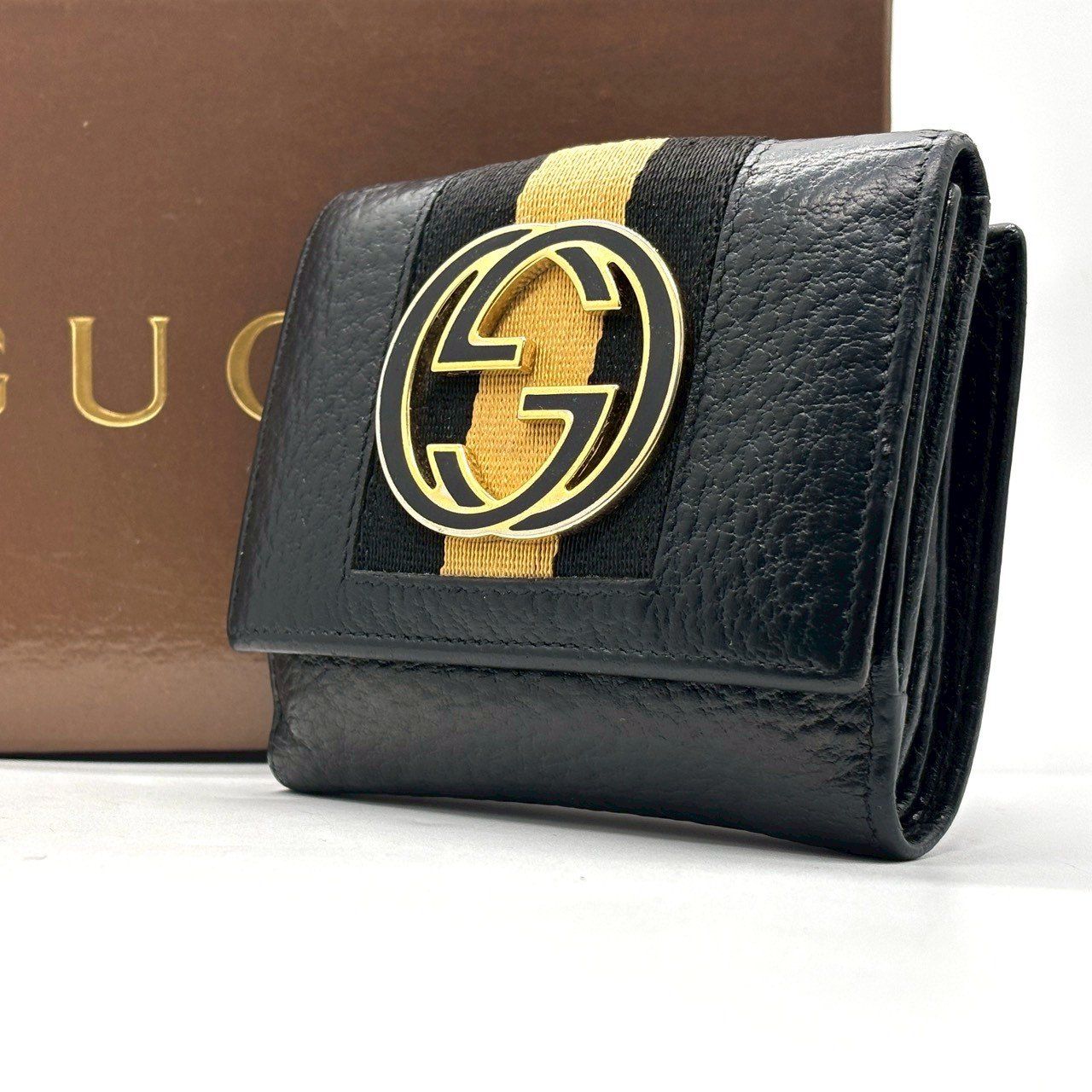 静かに語るGの品格】 GUCCI 二つ折り財布 インターロッキングG