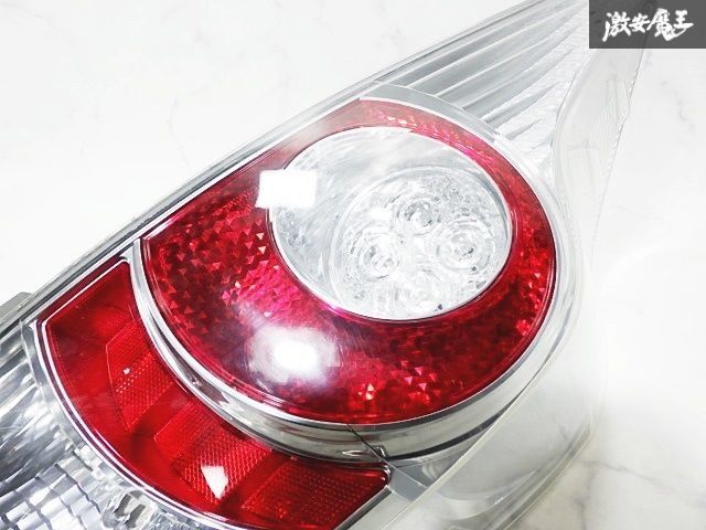 ☆LED点灯OK☆ トヨタ 純正 NHP10 アクア 前期 テールライト レンズ 右