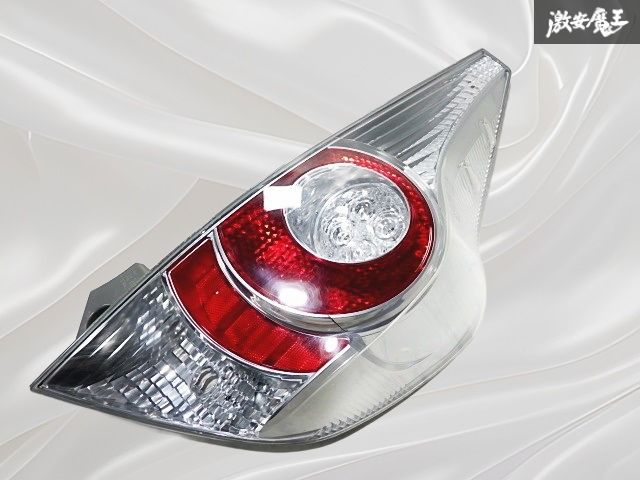 ☆LED点灯OK☆ トヨタ 純正 NHP10 アクア 前期 テールライト レンズ 右