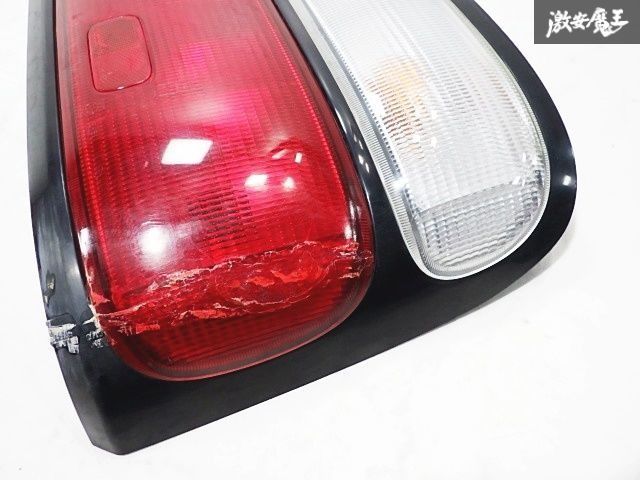 トヨタ 純正 XZB40 XZB50 コースター テールライト テールランプ 右側