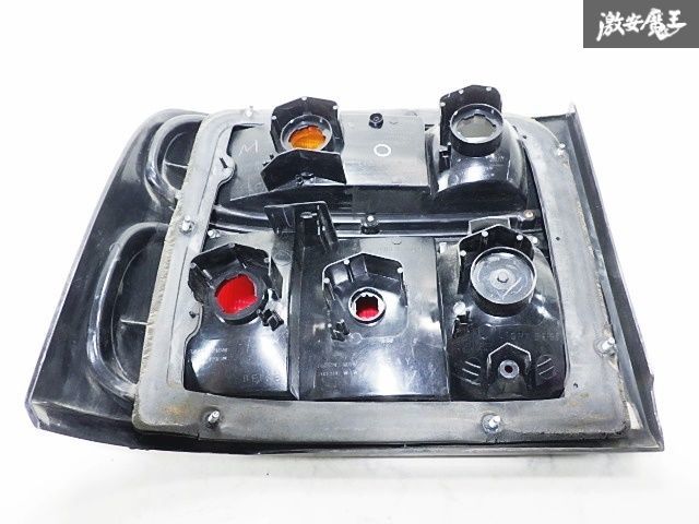 トヨタ 純正 XZB40 XZB50 コースター テールライト テールランプ 右側