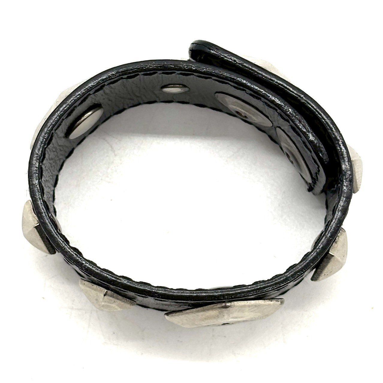 【美品】Vivienne Westwood ブレスレット レザー バングル 反骨を静かに纏う】 Vivienne Westwood レザーバングル ブレスレット