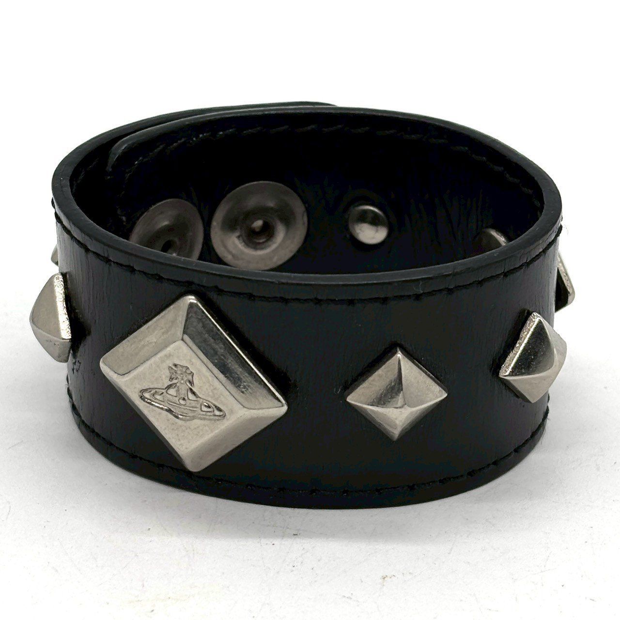 反骨を静かに纏う】 Vivienne Westwood レザーバングル ブレスレット