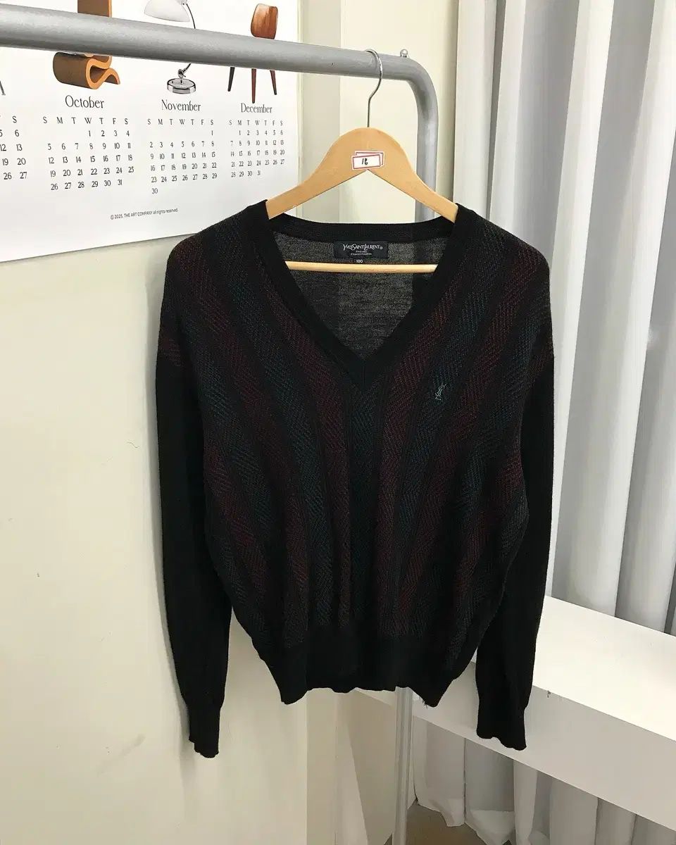 YVES SAINT LAURENT イヴ・サンローラン ロゴ Vネック ウール YVES SAINT LAURENT イヴ・サンローラン ロゴ Vネック ウール