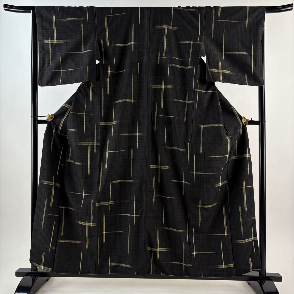 紬 身丈158.5cm 裄丈66cm M 袷 幾何学 格子 墨色 正絹 秀品 【中古