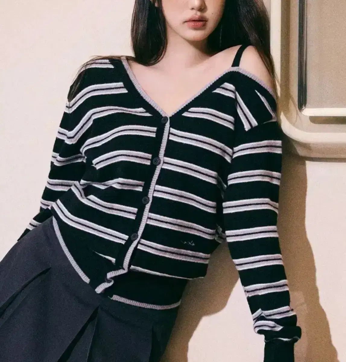 ROLAROLA オフショルダー ウォニョン(WONYOUNG・チャンウォニョン