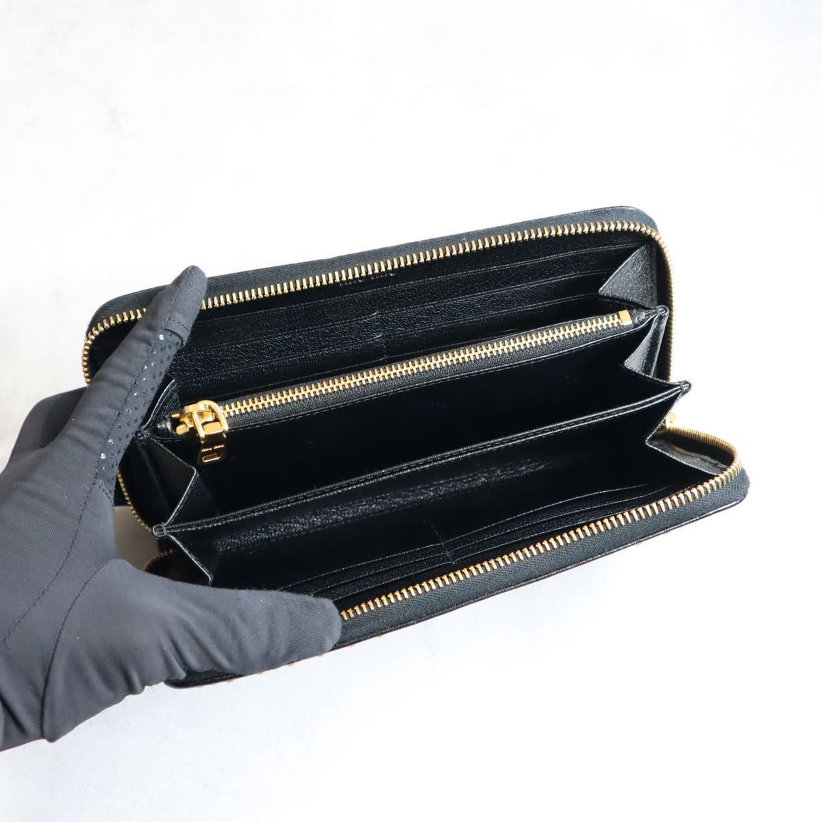 MIU MIU スタッズ ブラック長財布 美品】 miu miu ミュウミュウ / スタッズジップアラウンドウォレット