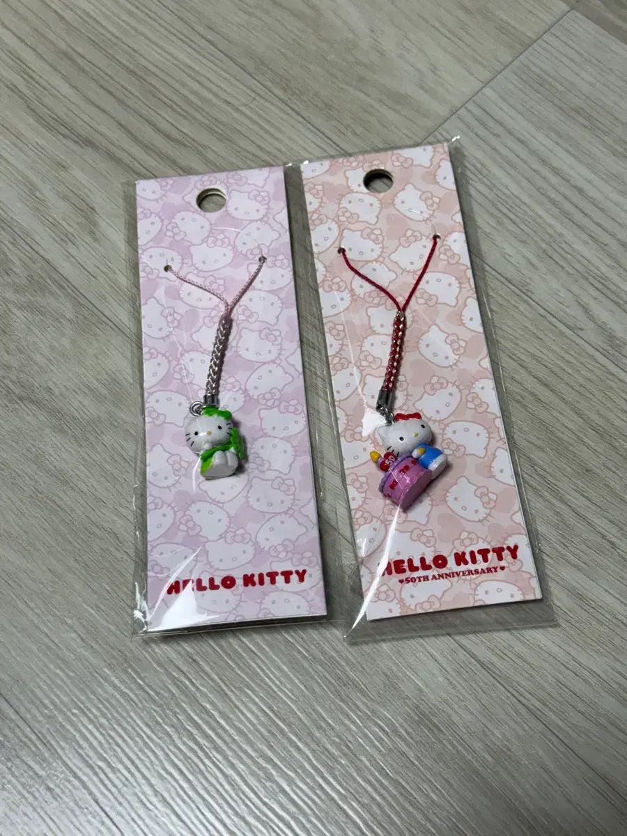 ハローキティ 50周年 ストラップ まとめ - メルカリ