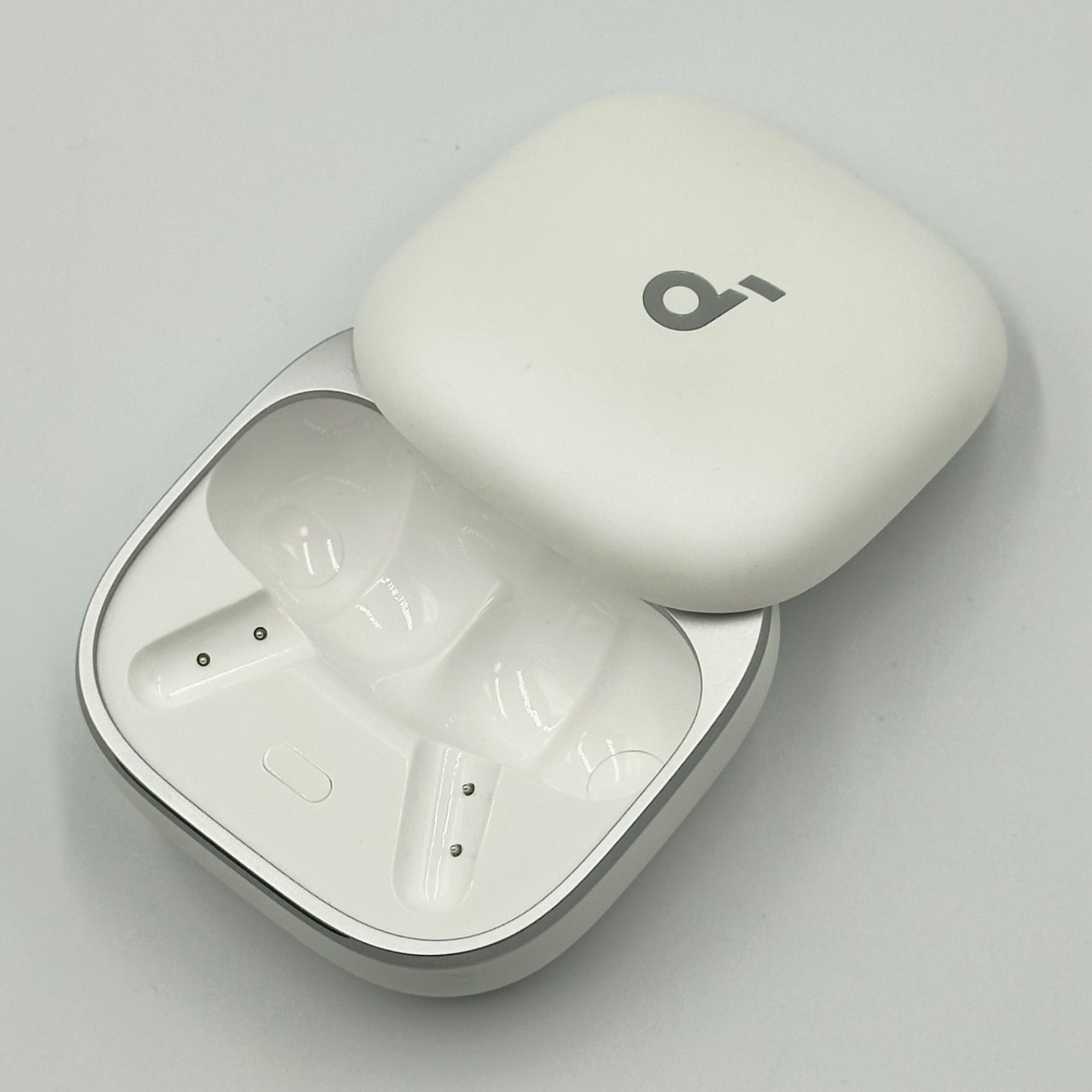 24時間以内発送・美品✨️】Anker Soundcore Liberty 5 充電ケース