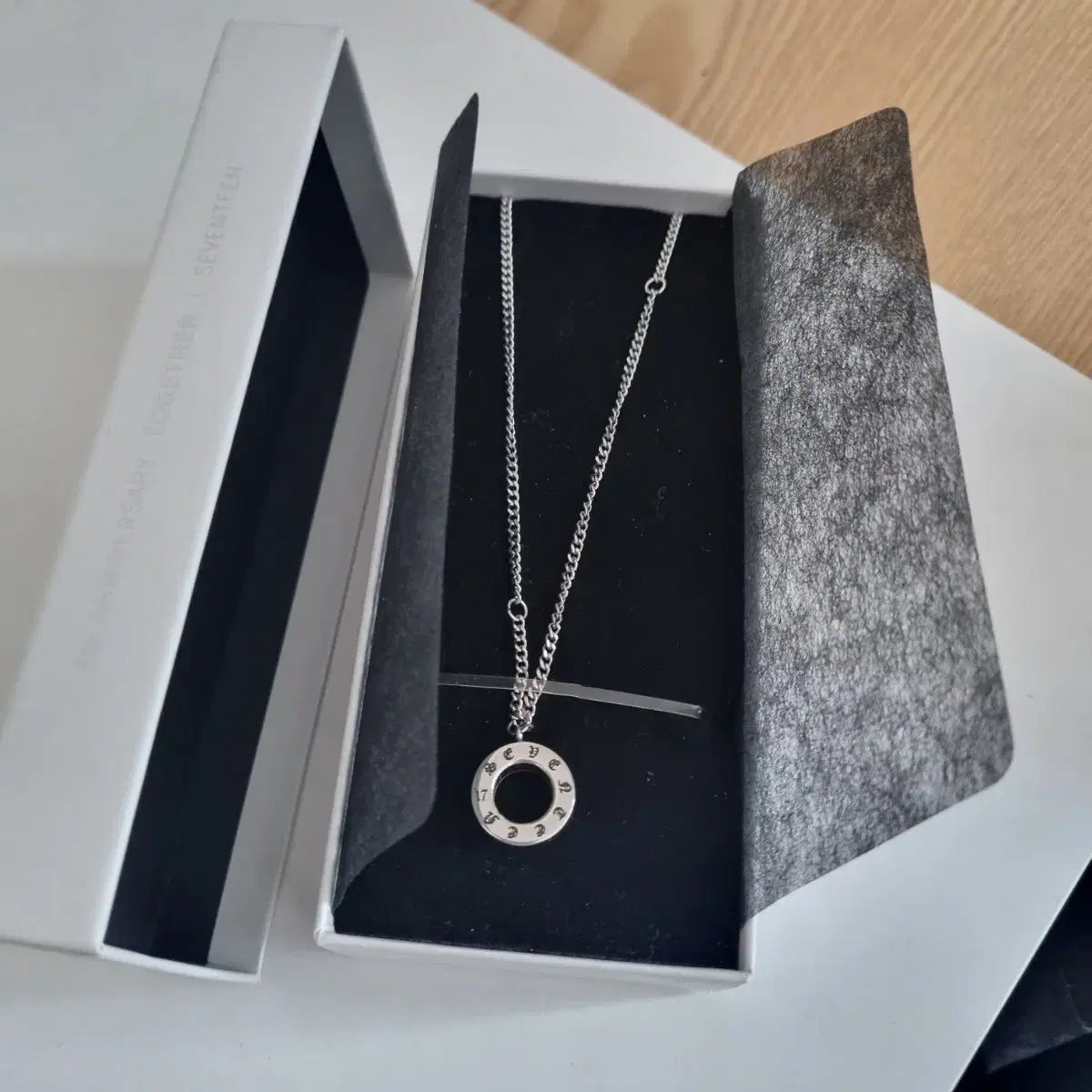 SEVENTEEN 6周年 ネックレス ペンダント 13種 SEVENTEEN 6周年 ネックレス 公式グッズ - メルカリ