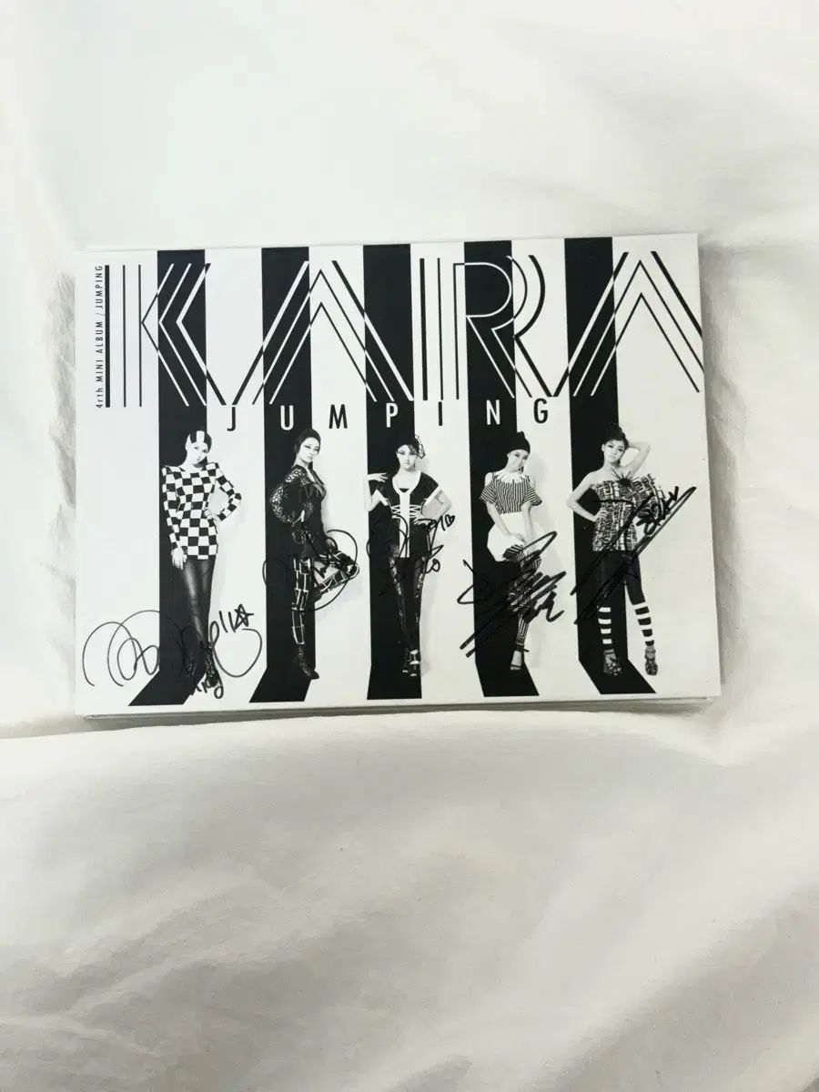 KARA サイン入りアルバム KARA サイン入りアルバム Amazon.co.jp: 特価KARAメンバー全員直筆